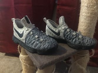 Kevin durants 9 KD9’s size 6