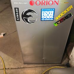 Small Fridge In Good Condition 