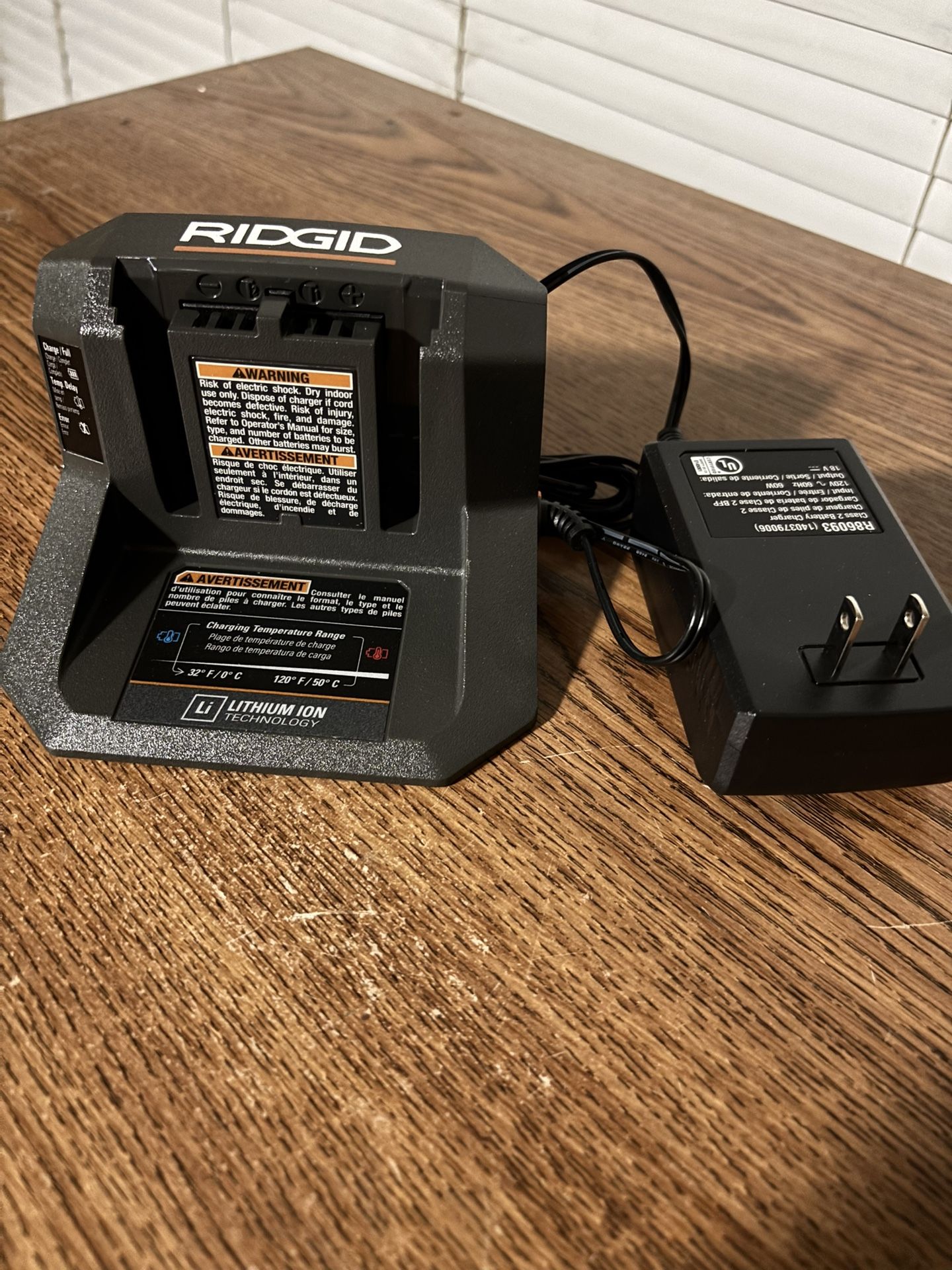 RIDGID 18V Lithium-Ion Charger