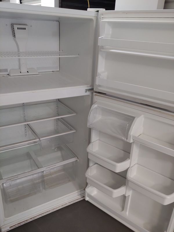 REFRIGERATOR WHIRLPOOL EXCELLENT CONDITION 32" INCHES WIDE X 66"INCHES HIGH 2 MONTHS WARRANTY