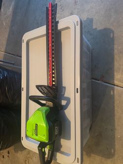 Greenworks Pro 60V Cordless Hedge Trimmer