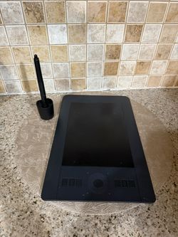 Wacom Intuos Pro Small PTH-451 Drawing Tablet + Pen & Stand