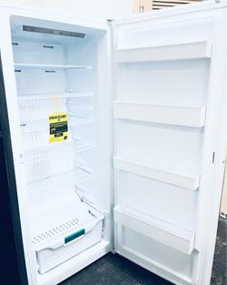 Hisense Convertible 13.6-cu ft Garage Ready Frost-free Upright Freezer