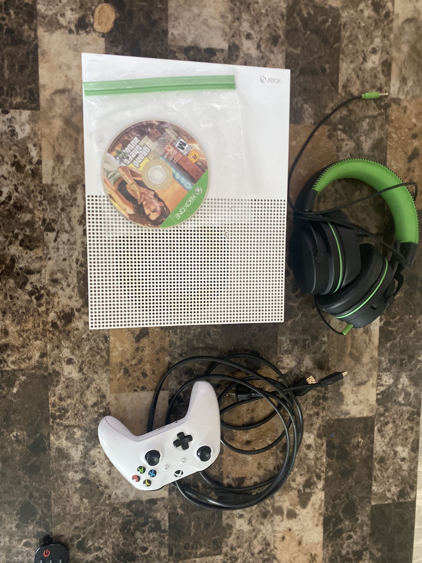 Xbox One S With Controller And Headset With GTA 5