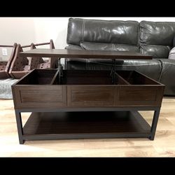 Lift-top wood coffee table like new! 