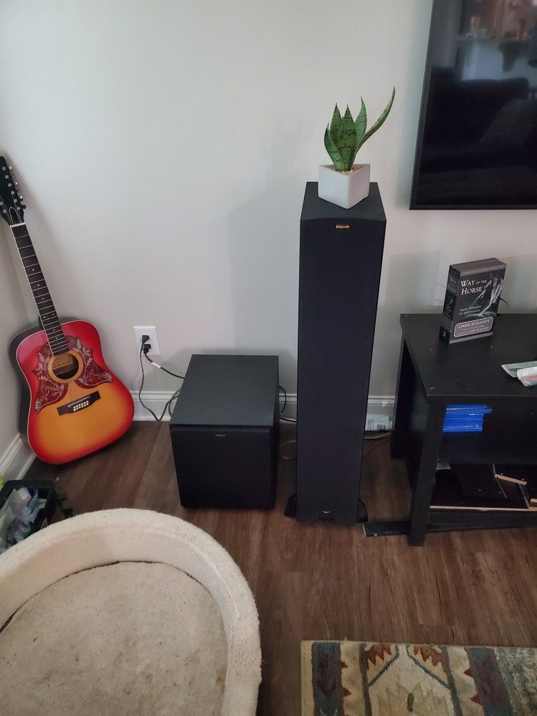 Klipsch Pair Floor Speakers And Sub. Yamaha Receiver