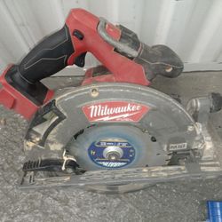 M18 FUEL 18V Lithium-Ion Brushless Cordless 7-1/4 in. Circular Saw