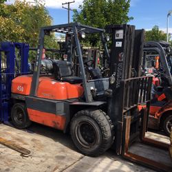 Toyota 10,000 lbs capacity forklift