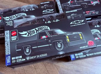 Hot Wheels Mattel Brick Shop '83 Chevy Silverado Building Set
