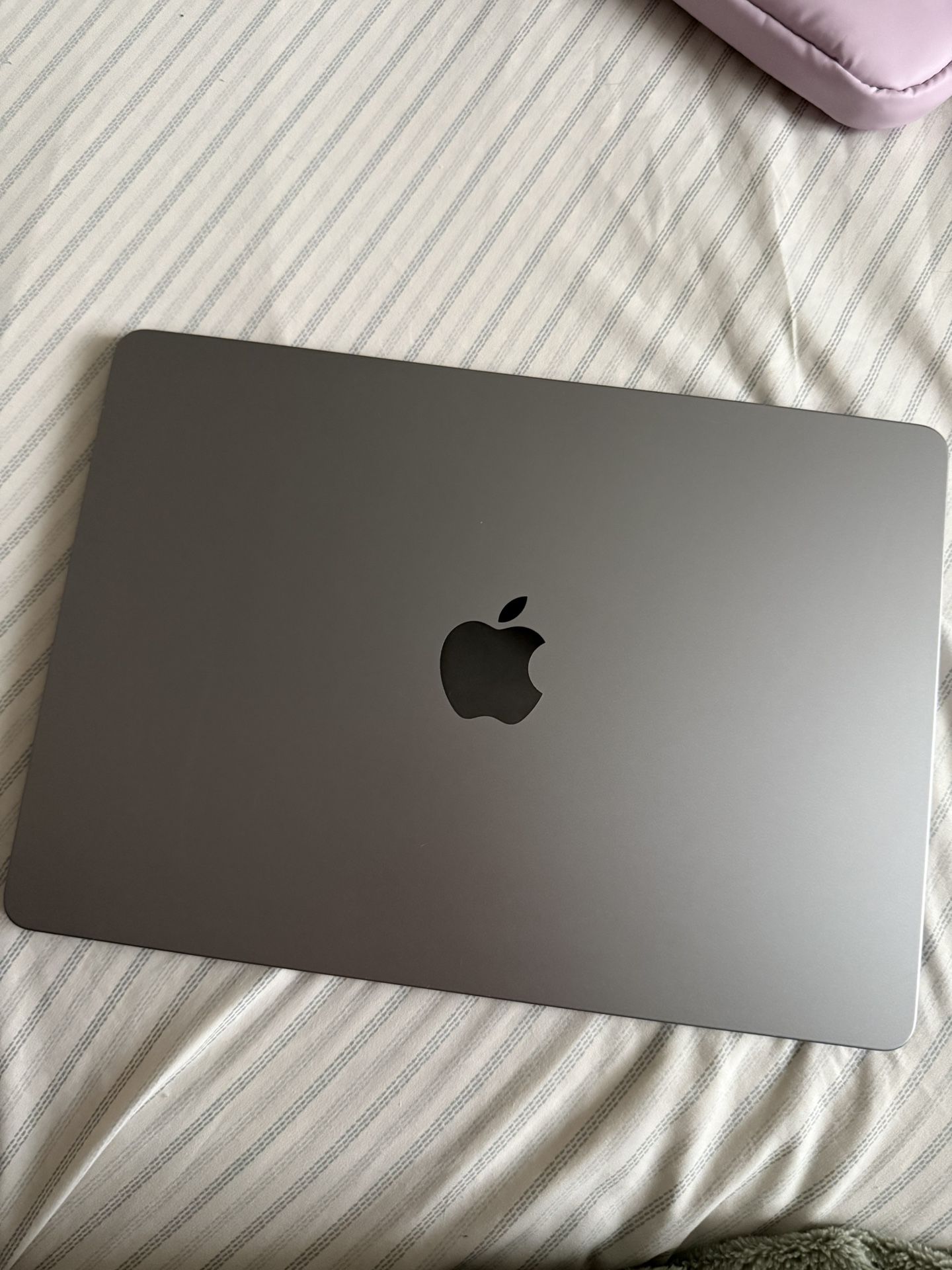 MacBook Air MacBook Air M2, 2022 Versión 15.6 13.6 inch (2560 x 1664) Memory 8GB Storage of 245.11 GB Serial number PV3WR5WWYV