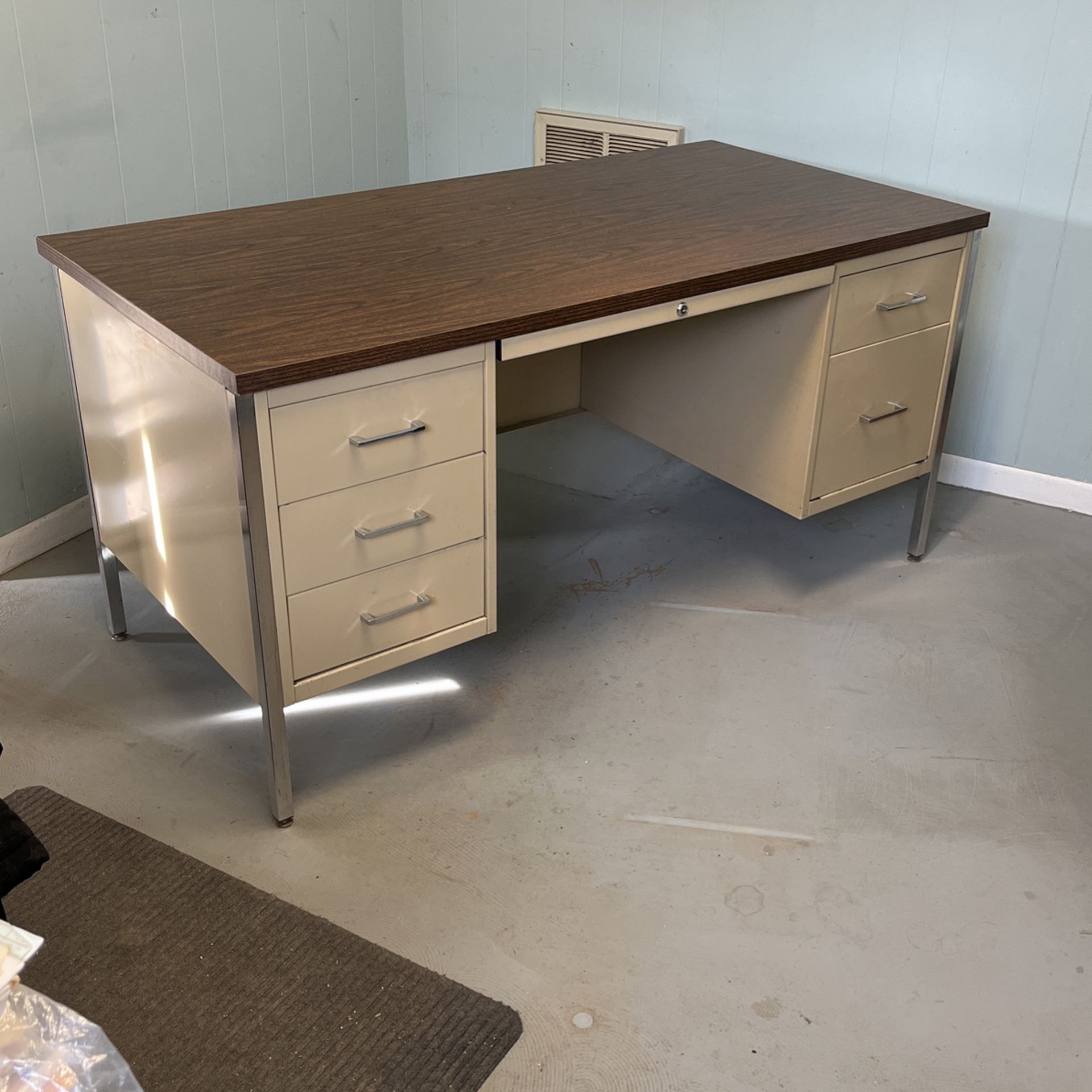 Desk & Filing Cabinet