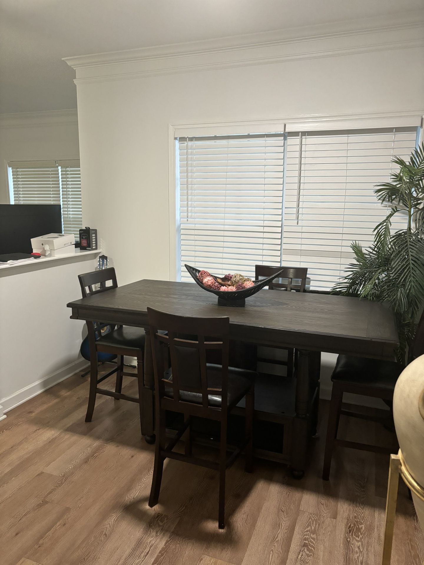 5 Pc Dining Room Set For $600