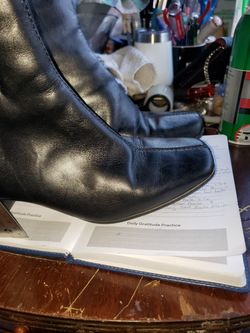 Ladies leather boots