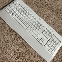 Logitech K650 Wireless Keyboard