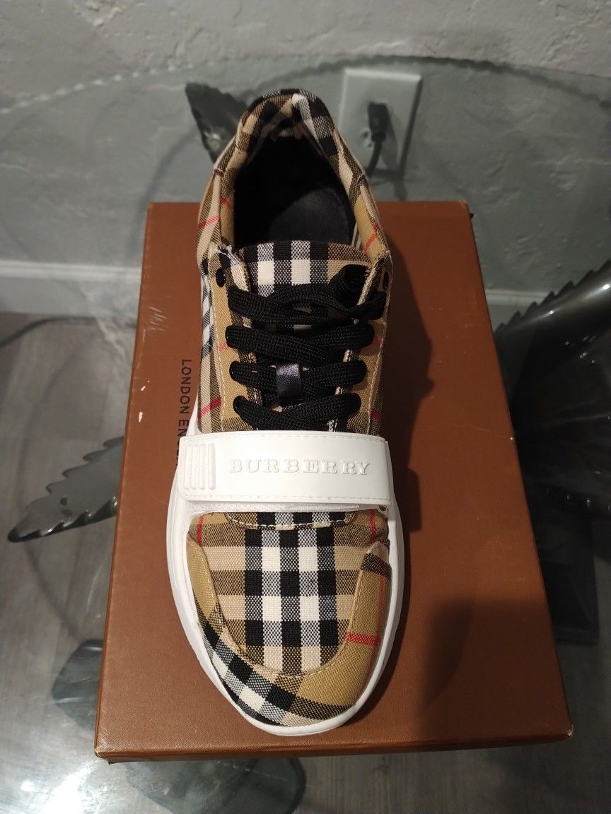 Burberry Shoes Brand New Only One Size Left Size 9