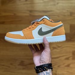 Jordan 1 Low Light Curry Sz 10.5
