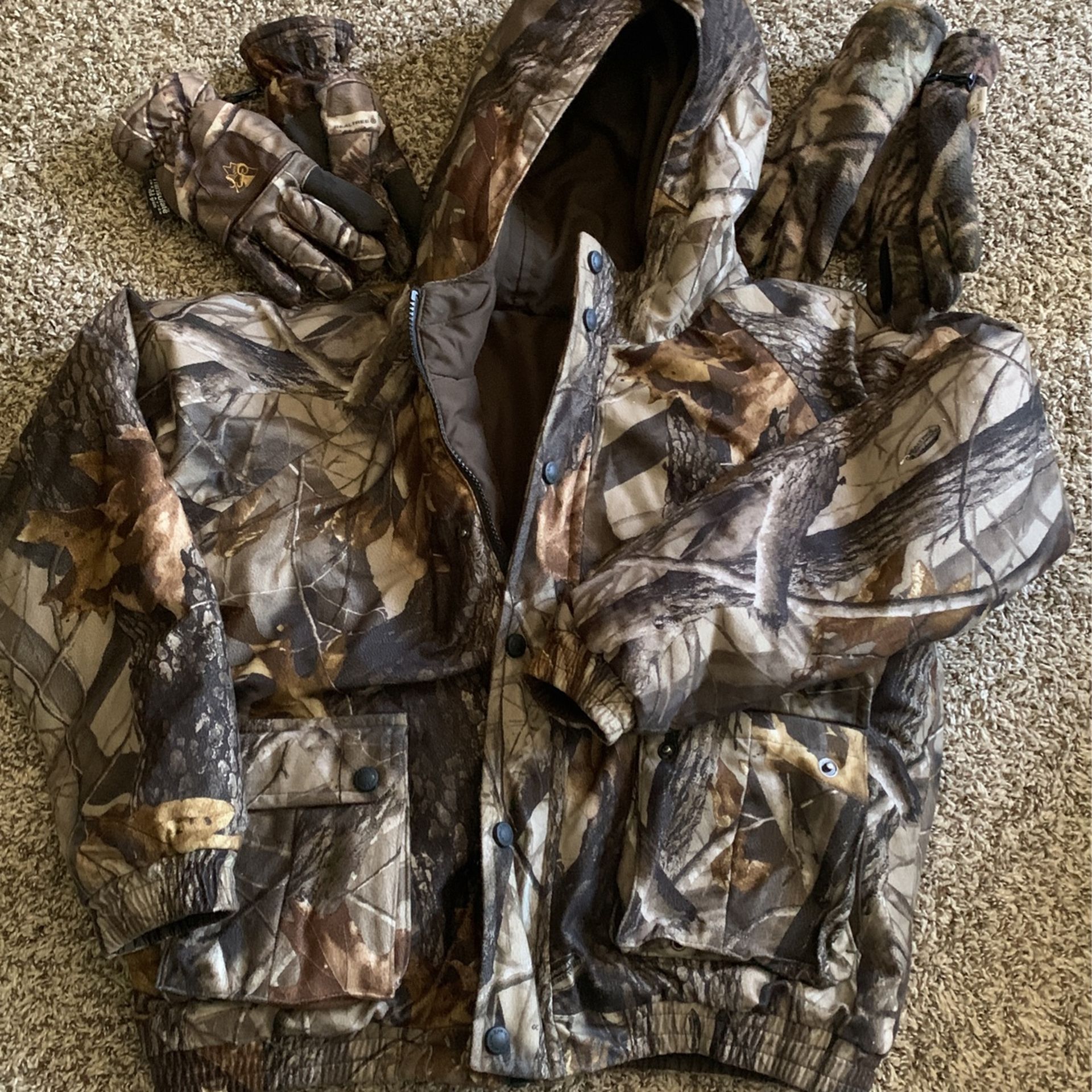 Boys Realtree Camo Coat And 2 Pair Of Gloves