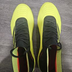 Predator 18.1 - Volt Yellow - Size 8 US