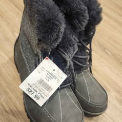 Brand new boots tag still attached size 7