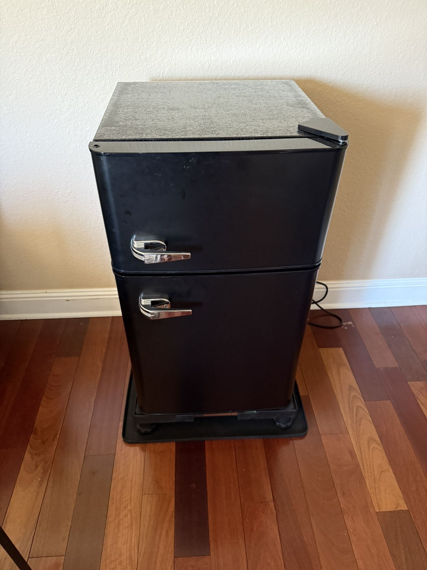 Mini Fridge With Freezer (Antarctic Star 3.2 cu ft)