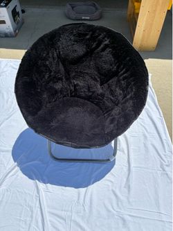 Soft saucer chair