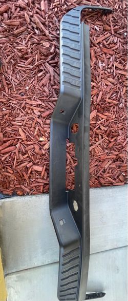 2024 Chevrolet Silverado rear bumper step pad