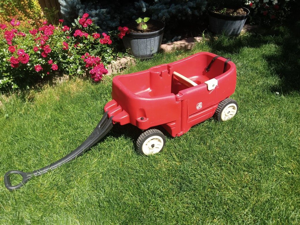 Step 2 Kids Pull Along Toy Car Wagon Door Opens