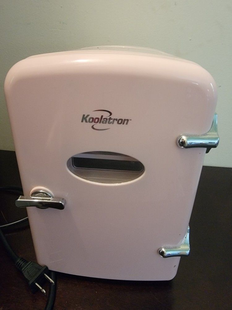 Koolatron 4L Retro Portable 6-Can Mini Fridge in pink.
