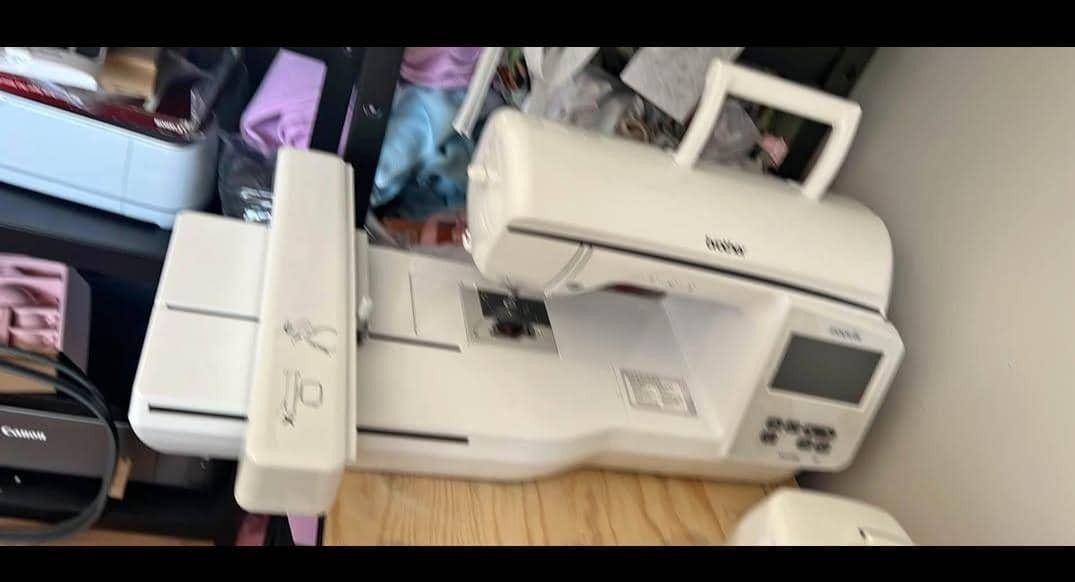 Brother Embroidery Machine Innovis nq1700E