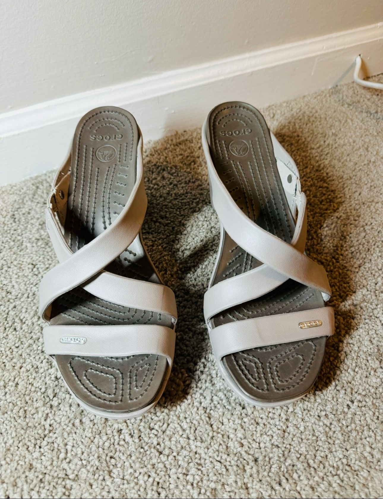 Crocs Womens Cyprus Espresso Brown Strappy High Heels Slip On Sandal Size 11