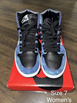 Size 7 Womens - Jordan 1 Retro High OG Shoe