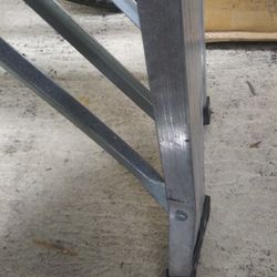 25 O.B.O Escalera De 8 Pies Esta Un Poco Doblada