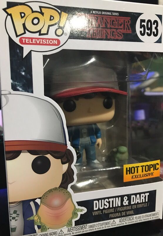 Dustin & dart stranger things Hot topic exclusive Funko pop