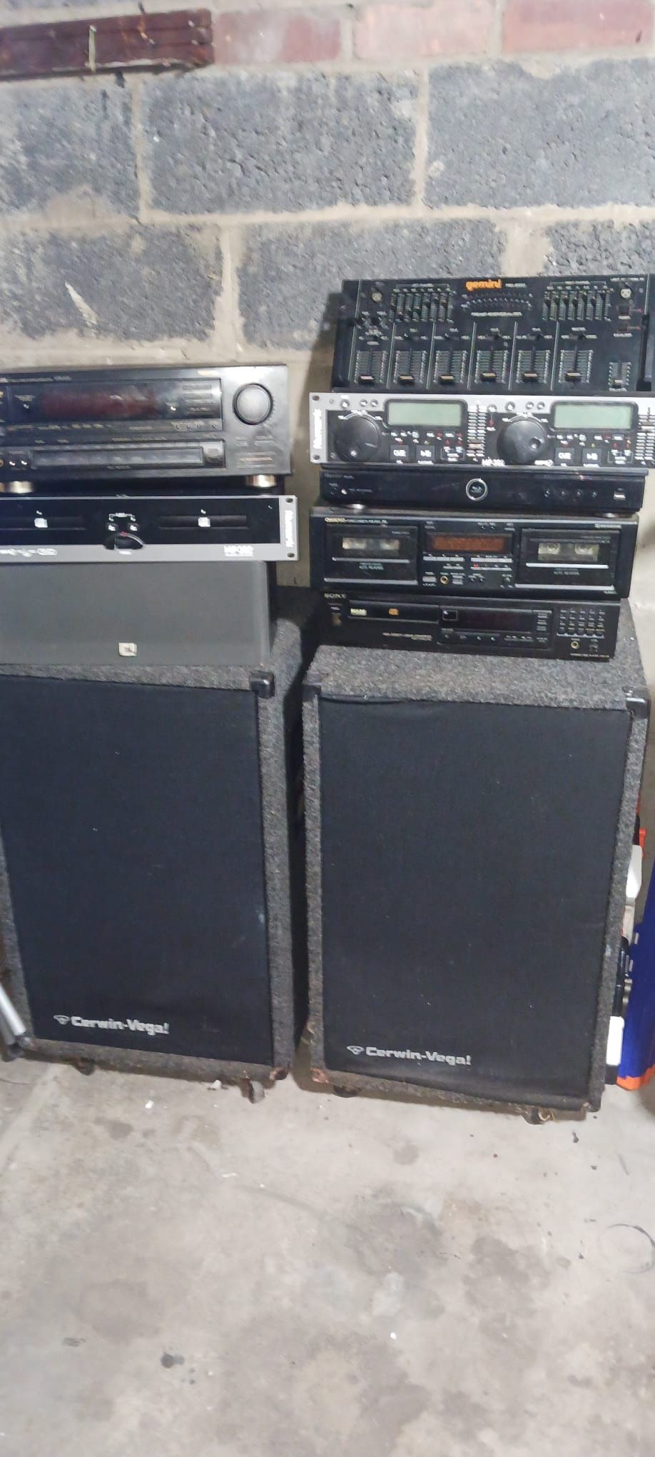 Vintage Stereo System With Speakers 