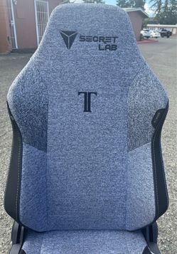 Secret Lab Titan Evo Cookies & Cream chair