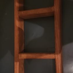 Country crafted wood 3 tier shelf. Approx 20" H x 6 1/2" W x 2" D. Just to hang it on two nails.