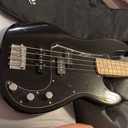 Squier Precission Bass Guitar W/bag