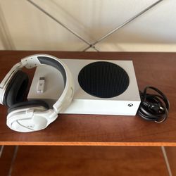 Xbox Series S + Turtle Beach Bluetooth Headset