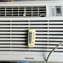 Air Conditioner- window unit with remote