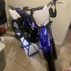 2004 Yz Yamaha 250x 2stroke + Plastics & More