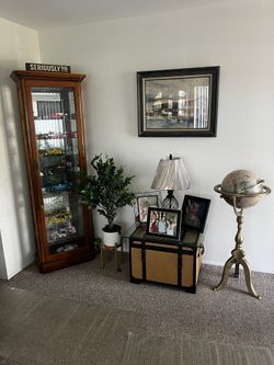 Display Case with Overhead Light