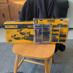 Dewalt 20 V Xr Five Amp FourAmp And Dewalt 81 Piece Set