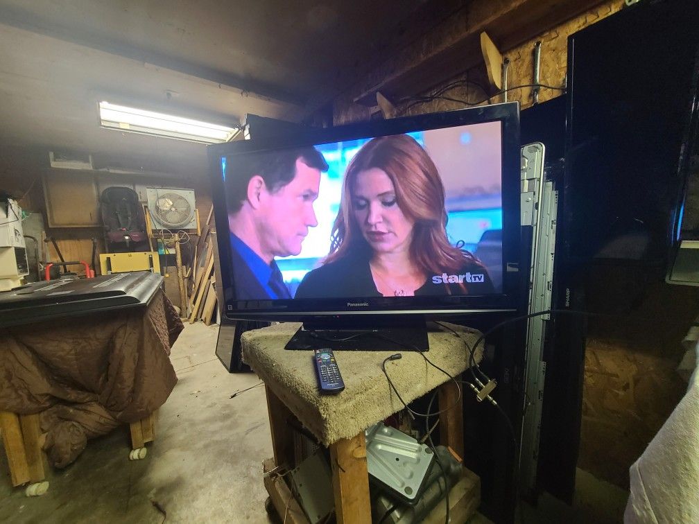 42" Panasonic Plasma Hd Tv With Remote