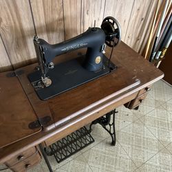 Singer Sewing Machine 
