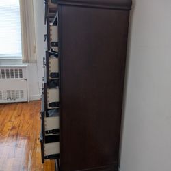 Men's Dresser W 5 Drawer+ Secure Drawers 