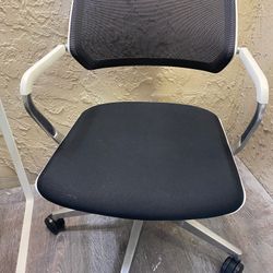 Steelcase QiVi Mesh Conference Chair - Rolling Office Chair - Delivery Afor a Fee - See My Other Items😀