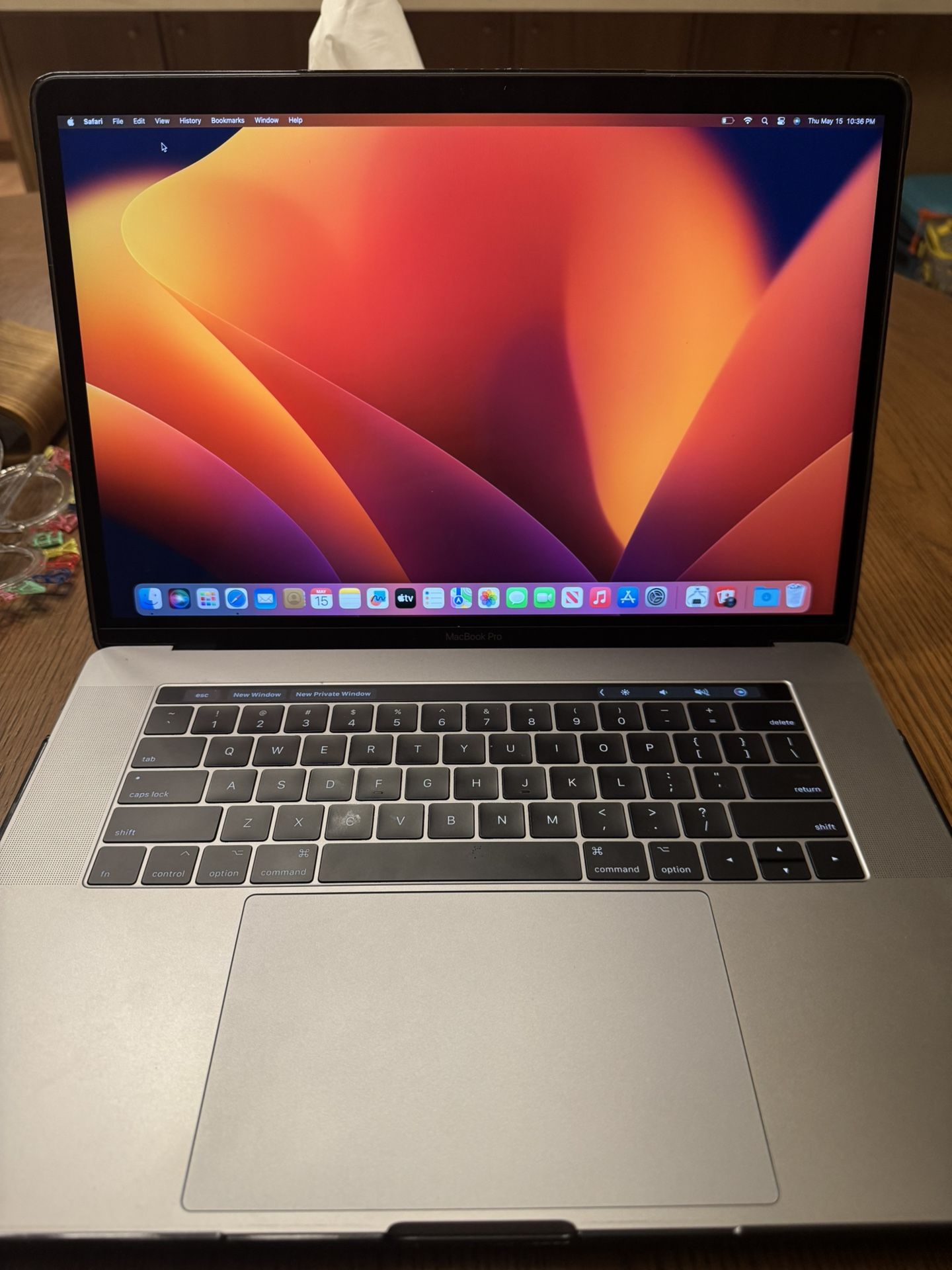 2017 MacBook Pro 15" 16gb/256 Like New