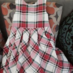 Vestido para niña talla 5/6 en muy buenas condiciones$15
