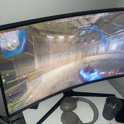 32in Samsung Curve Gaming Monitor 