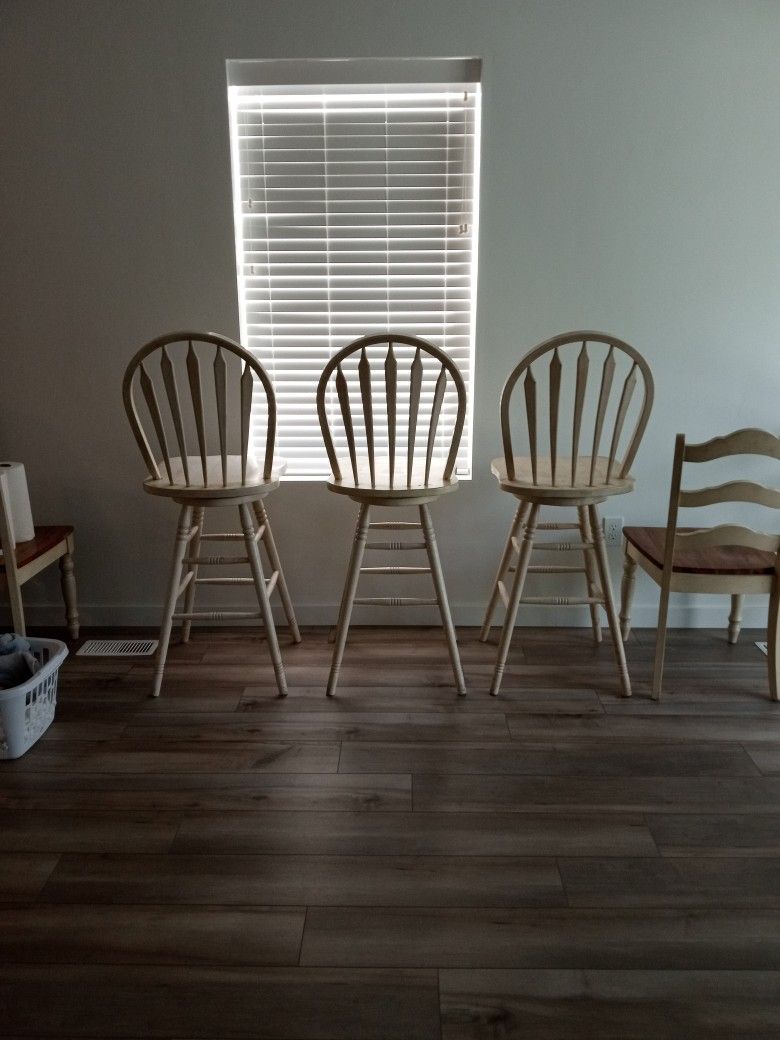 Gently Used Distressed Off white Country Swivel Bar Stools